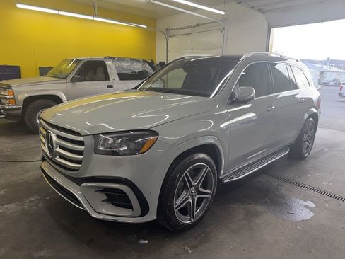 Used 2025 Mercedes-Benz GLS 450 4MATIC image 1