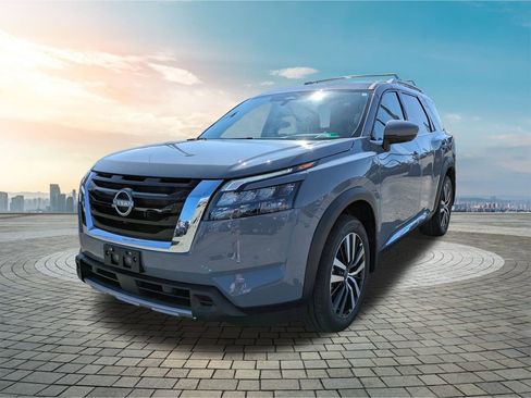 New 2025 Nissan Pathfinder Platinum w/ Cargo Package image 8