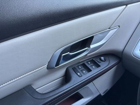 Used 2011 GMC Terrain SLT image 11