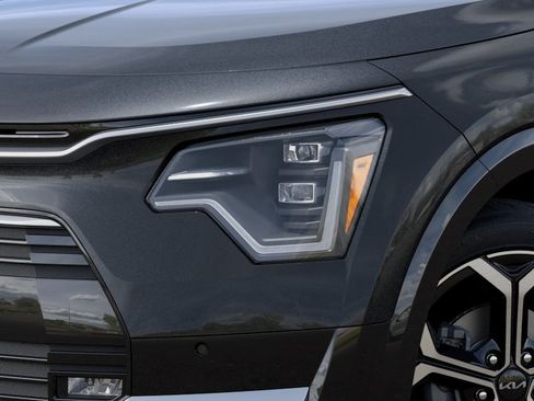 New 2026 Kia Niro SX Touring FWD image 10