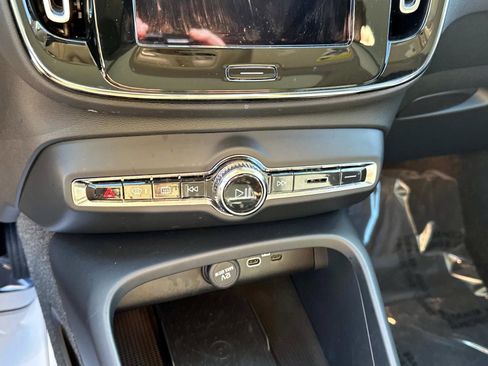 Certified 2024 Volvo XC40 B5 Plus image 23