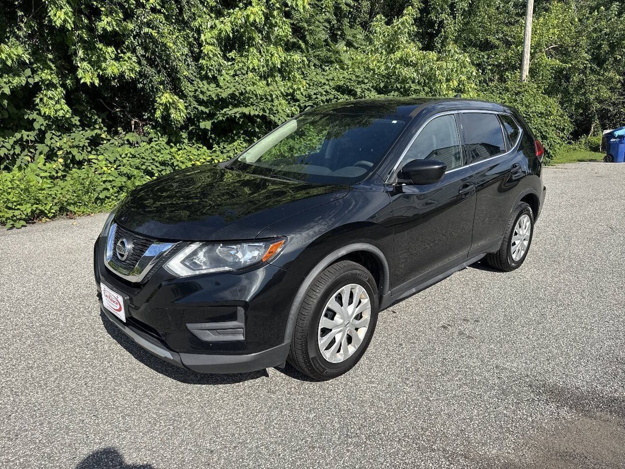 Used 2017 Nissan Rogue S AWD/4WD image 4
