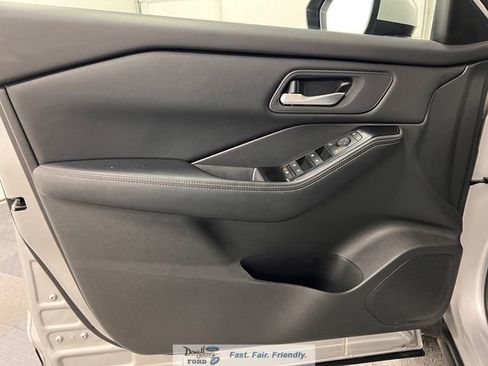 Used 2025 Nissan Rogue SV FWD image 24