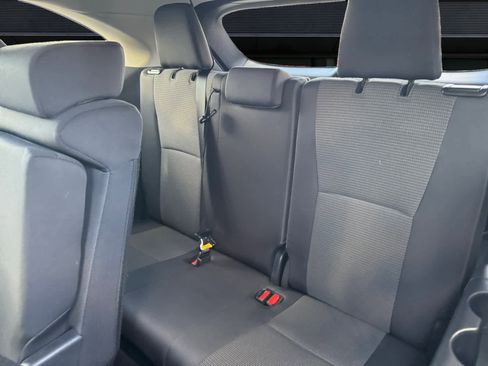 Used 2025 Toyota Highlander LE image 15