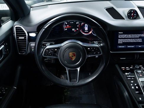 Used 2022 Porsche Cayenne w/ Premium Package image 12