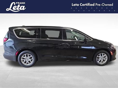 Used 2023 Chrysler Voyager LX FWD image 7