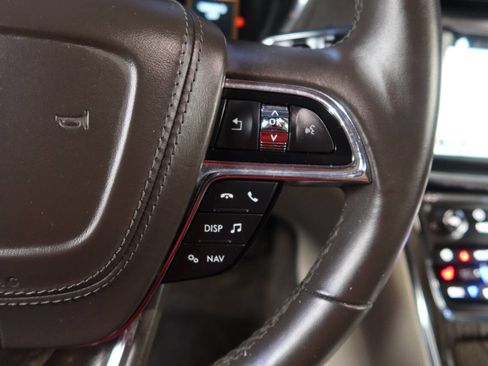 Used 2017 Lincoln Continental Select image 36