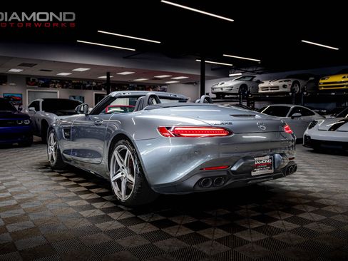 Used 2020 Mercedes-Benz AMG GT Roadster image 2