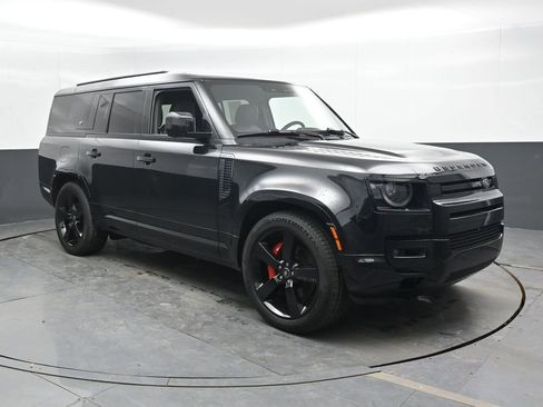 Used 2024 Land Rover Defender 130 X-Dynamic SE image 6