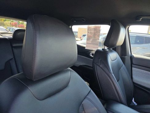 Certified 2024 Jeep Compass Latitude AWD/4WD image 19