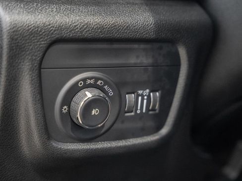 Used 2023 Jeep Grand Cherokee Limited AWD/4WD image 41