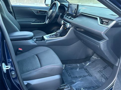 Used 2021 Toyota RAV4 SE image 12