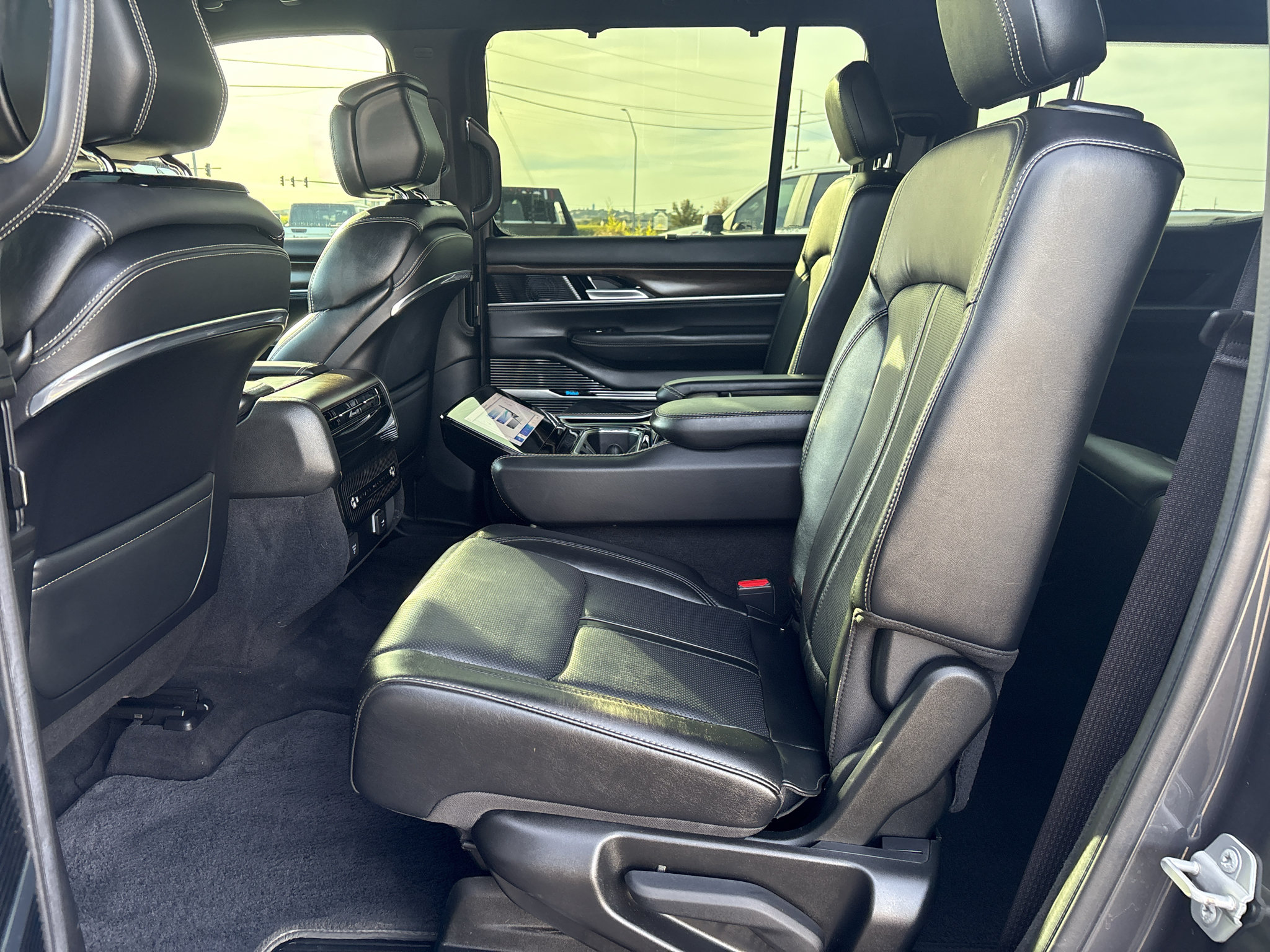 Used 2022 Jeep Grand Wagoneer Series I AWD/4WD image 17
