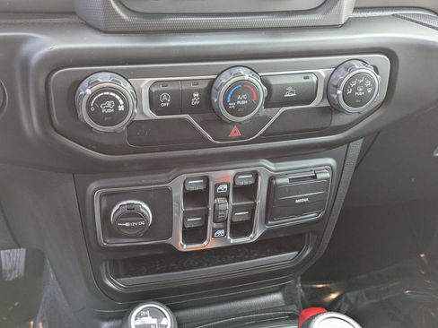 Used 2021 Jeep Gladiator Willys image 21