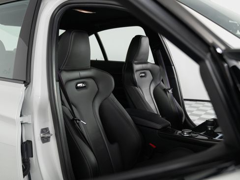 Used 2018 BMW M3 RWD image 10