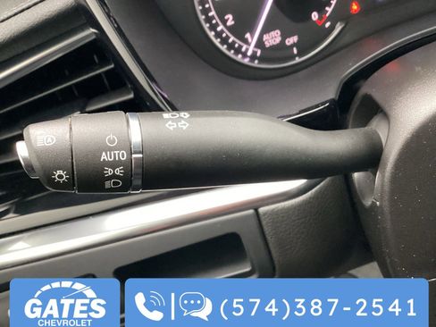 Used 2025 Cadillac XT6 Premium Luxury image 37