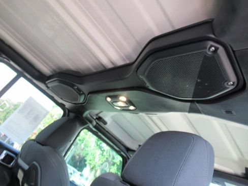 Used 2021 Jeep Gladiator Rubicon AWD/4WD image 19