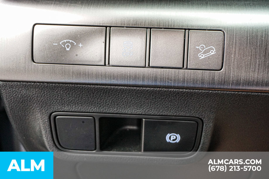 Used 2025 Hyundai Kona SEL FWD image 45