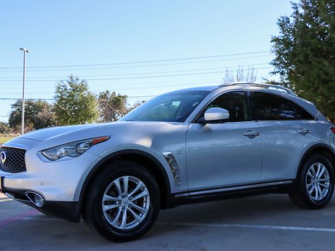 Used 2017 INFINITI QX70 3.7 w/ Premium Package image 2