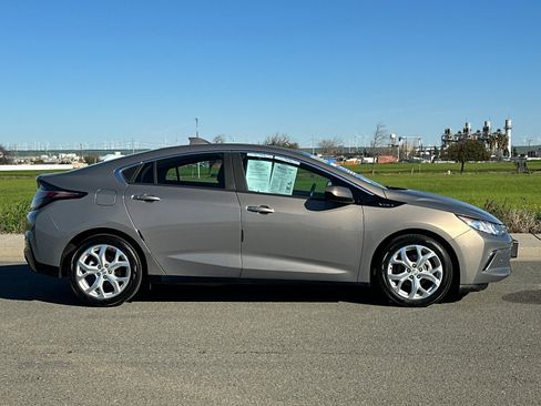 Used 2017 Chevrolet Volt Premier w/ Driver Confidence II Package image 3