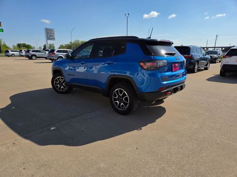 Used 2025 Jeep Compass Trailhawk w/ Trailhawk Elite Group AWD/4WD image 6