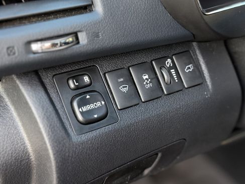 Used 2013 Toyota Highlander Limited FWD image 20