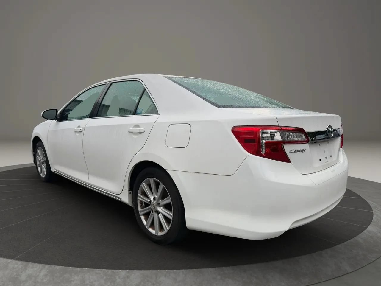 Used 2012 Toyota Camry XLE w/ Leather Pkg FWD image 7