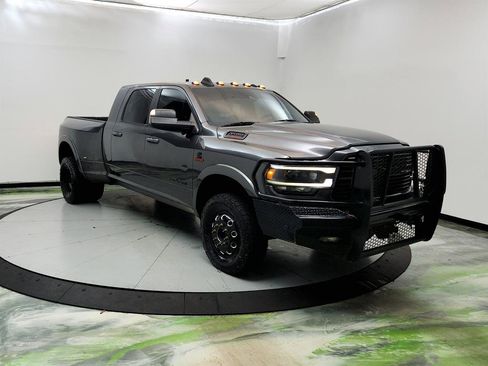 Used 2020 RAM 3500 Laramie w/ Night Edition AWD/4WD image 3