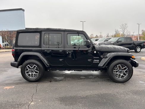 Certified 2024 Jeep Wrangler Sahara w/ Technology Group image 8