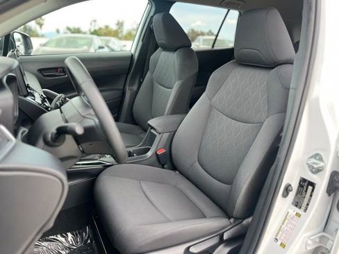 Used 2024 Toyota Corolla Cross LE AWD/4WD image 16