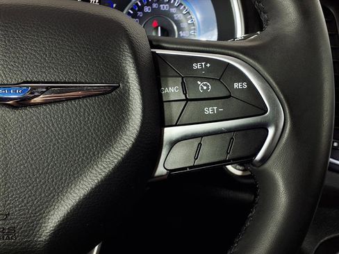 Used 2016 Chrysler 200 Limited w/ Convenience Group image 19