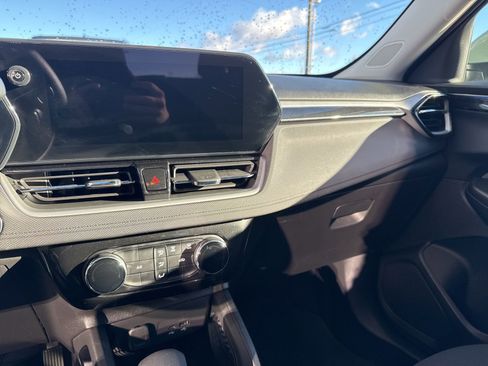 Used 2025 Chevrolet TrailBlazer LT image 24