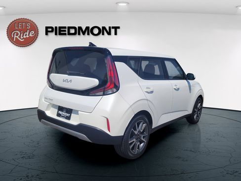 Used 2024 Kia Soul EX w/ Option Group 015 FWD image 6
