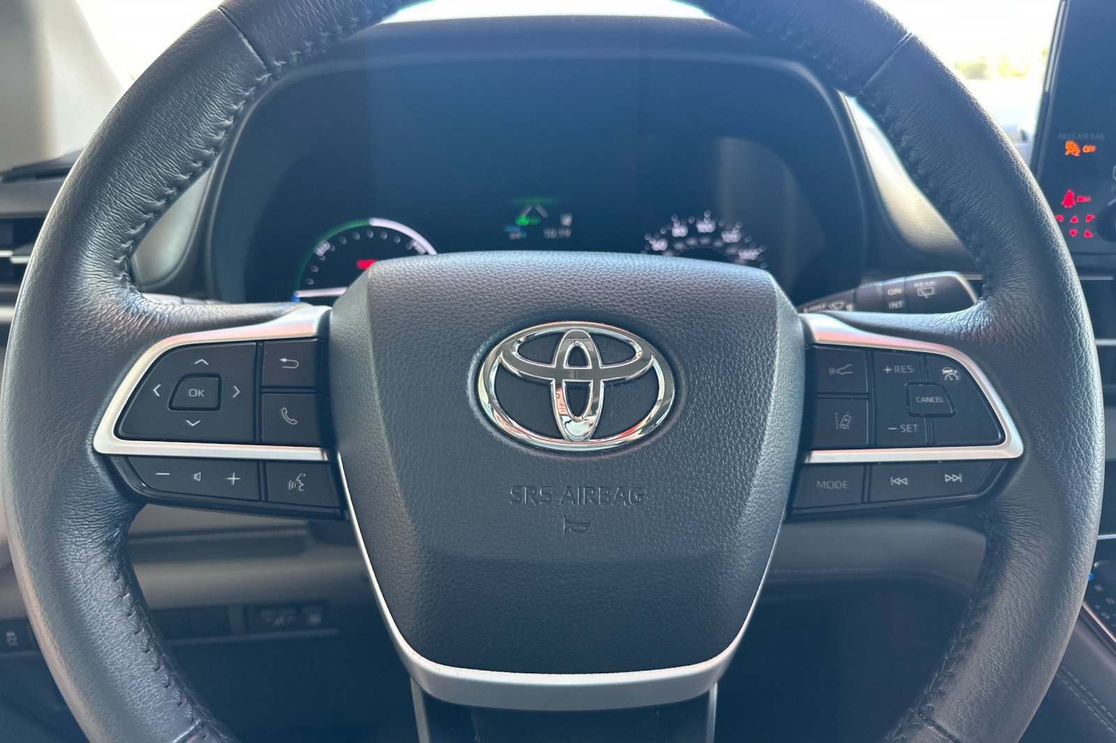 Certified 2024 Toyota Sienna XLE FWD image 27