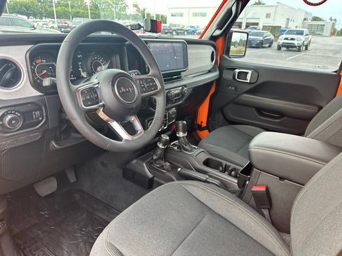 Used 2025 Jeep Wrangler Unlimited Sahara w/ Safety Group AWD/4WD image 23