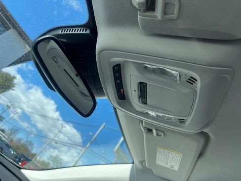 Certified 2025 Buick Envision Sport Touring image 27