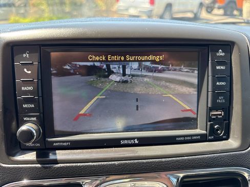 Used 2016 Chrysler Town & Country LX image 13