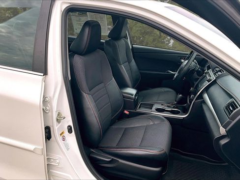 Used 2017 Toyota Camry image 28