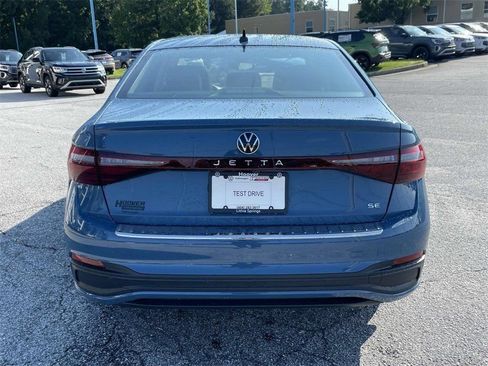 Used 2025 Volkswagen Jetta SE FWD image 5