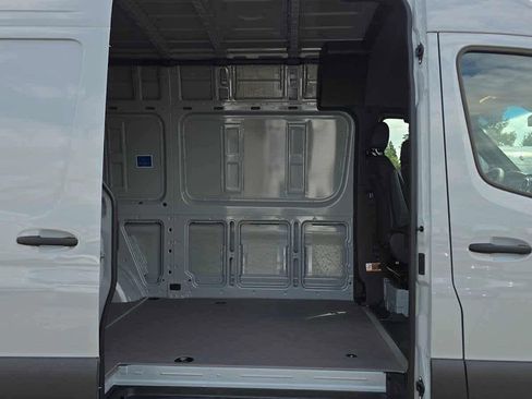 Used 2025 Mercedes-Benz Sprinter 2500 image 14