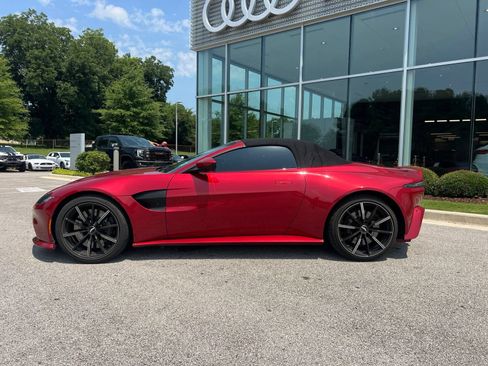 Used 2021 Aston Martin V8 Vantage Roadster RWD image 9
