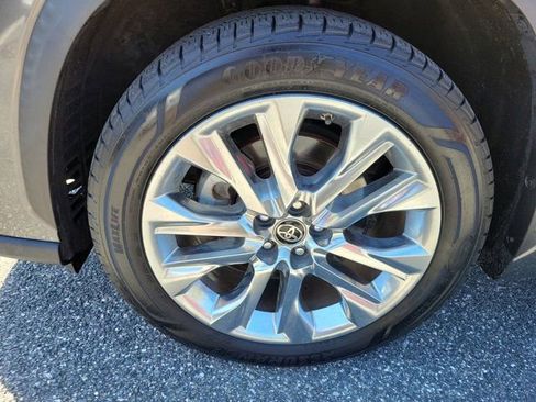 Used 2020 Toyota Highlander Limited image 17