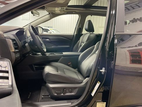 Used 2023 Nissan Rogue SV w/ SV Premium B Package FWD image 14