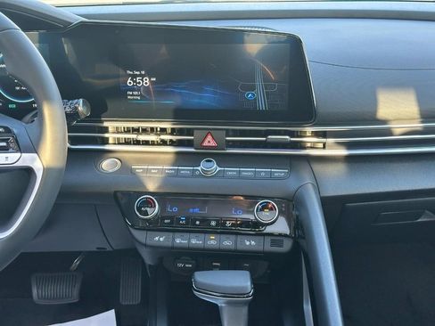 New 2025 Hyundai Elantra Limited image 8