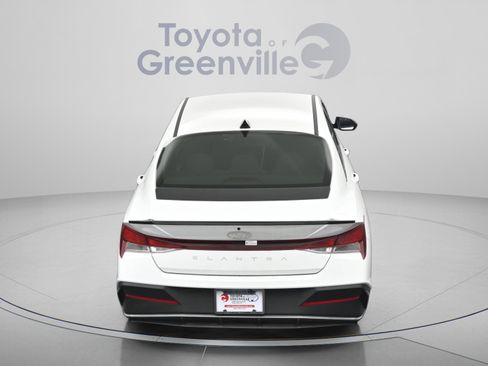 Used 2025 Hyundai Elantra Sport FWD image 11