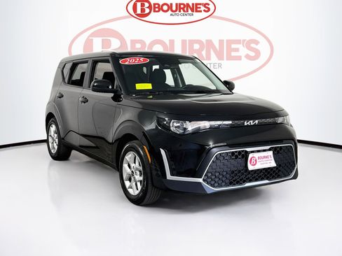 Used 2025 Kia Soul LX FWD image 1