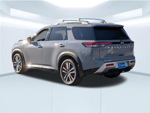 Used 2023 Nissan Pathfinder Platinum image 2