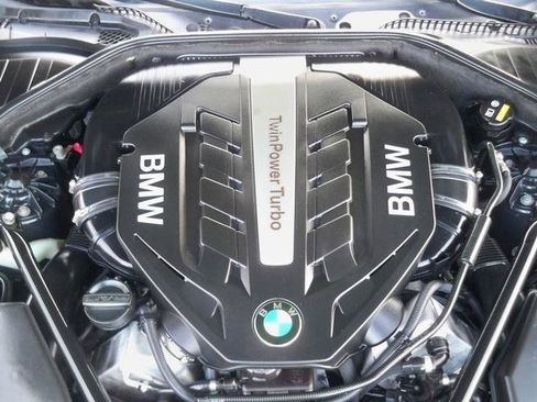 Used 2015 BMW 750i xDrive image 9