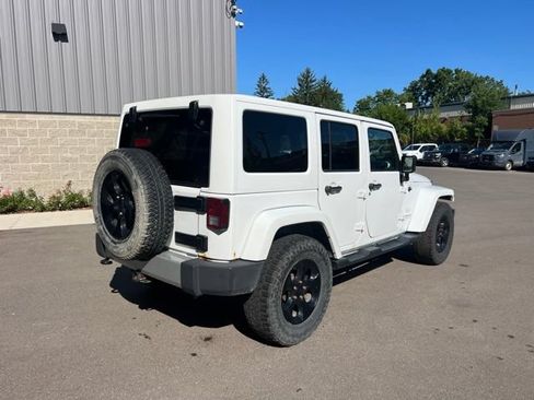 Used 2014 Jeep Wrangler Unlimited Sahara w/ Dual Top Group AWD/4WD image 5