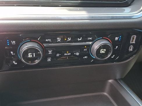 Used 2024 Chevrolet Silverado 2500 High Country w/ High Country Premium Package AWD/4WD image 15